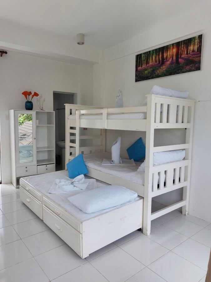 Rrj'S Beach Resort Ослоб Екстер'єр фото