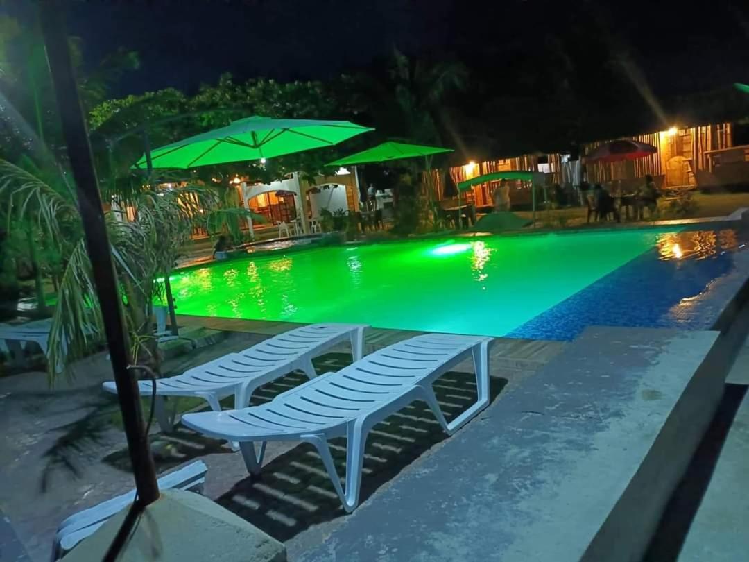 Rrj'S Beach Resort Ослоб Екстер'єр фото